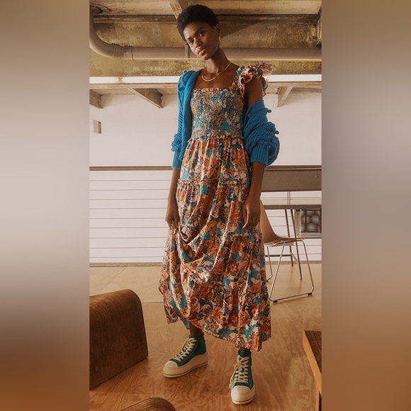 Love The Label Dresses & Skirts - Love the Label Gaya Smocked Stretchy Tiered Printed Maxi Dress Large